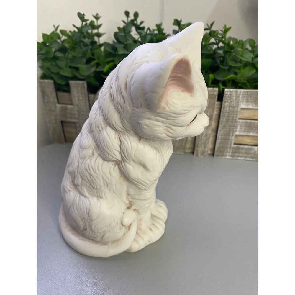 Vintage White Ceramic Sitting Cat Figurine Kitten Statue Home Decor Accent Shelf